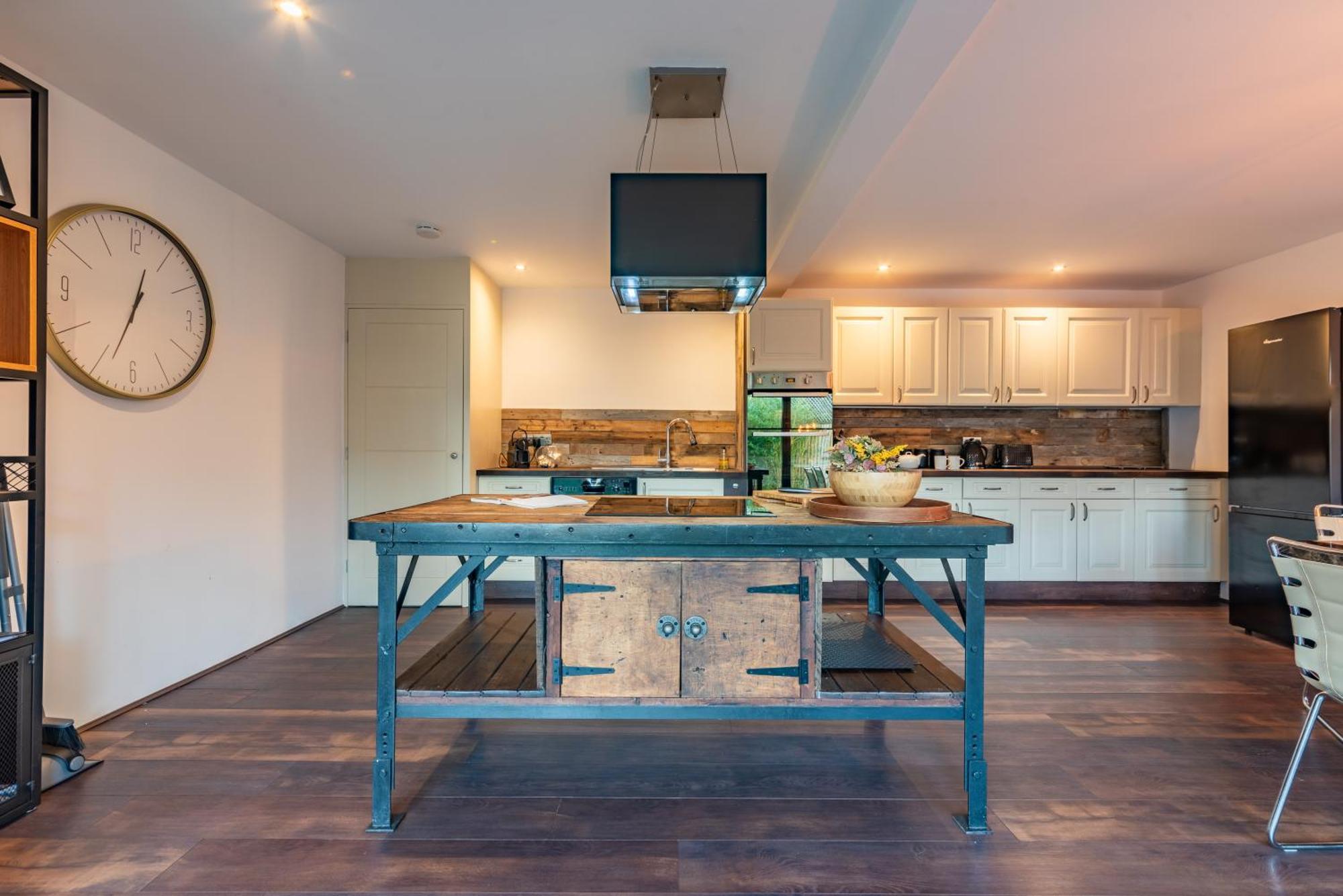 Cotswold Holiday Let With Hot Tub - The Old Garage Чиппинг-Нортон Экстерьер фото