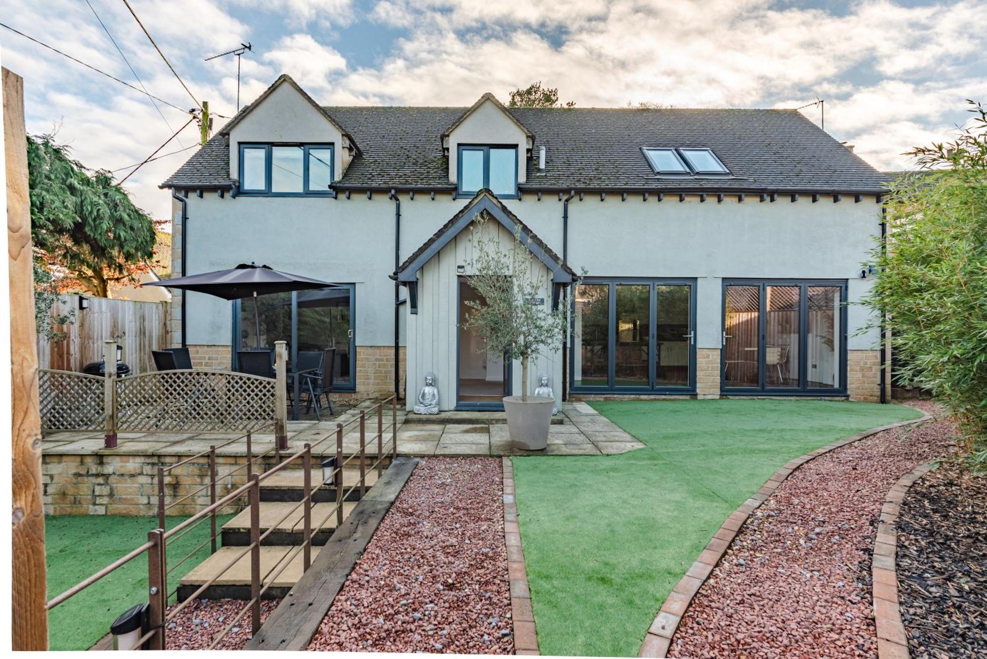 Cotswold Holiday Let With Hot Tub - The Old Garage Чиппинг-Нортон Экстерьер фото